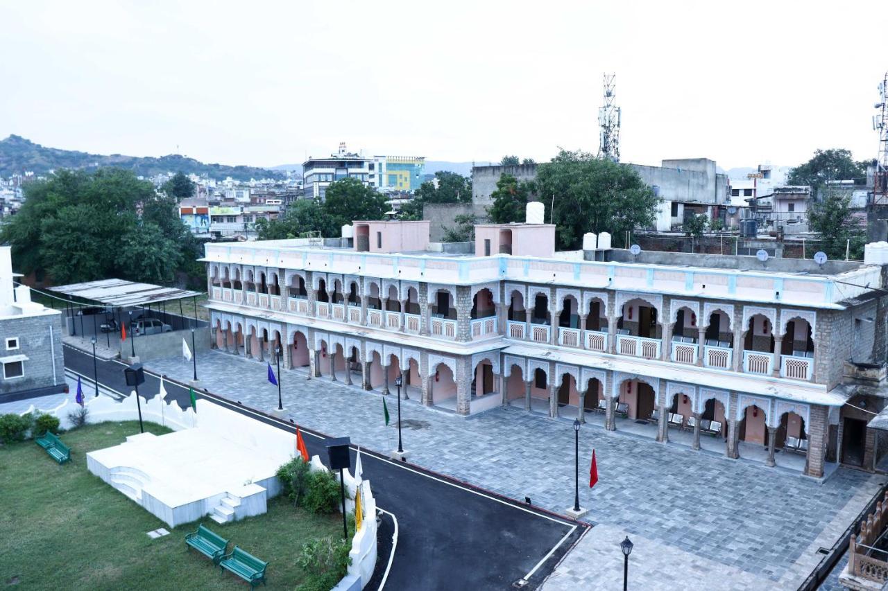 Hotel King Edward Memorial 50 Mtrs From Railway Station Ajmer Eksteriør billede